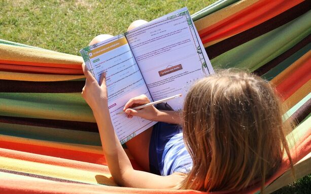 illustration travail vacances.jpg